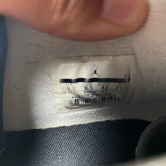 Air Jordan 4 White Cement - Picture 4 of 7